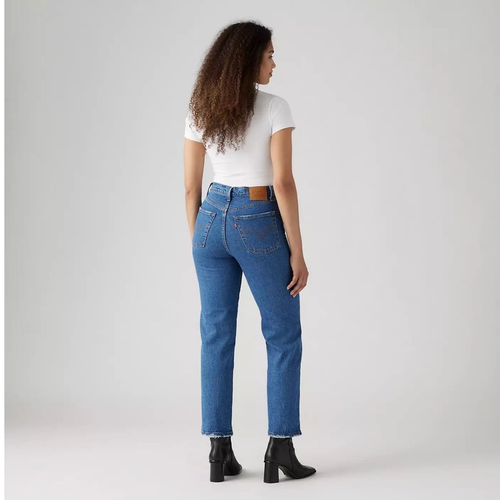 Levi’s Ribcage Straight Jeans 💙 - Picture 3 of 5
